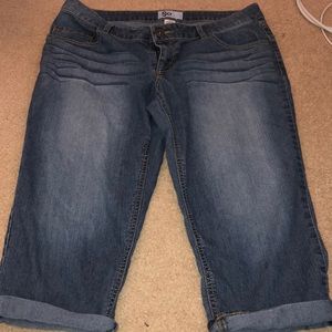 SO brand denim Capri pants